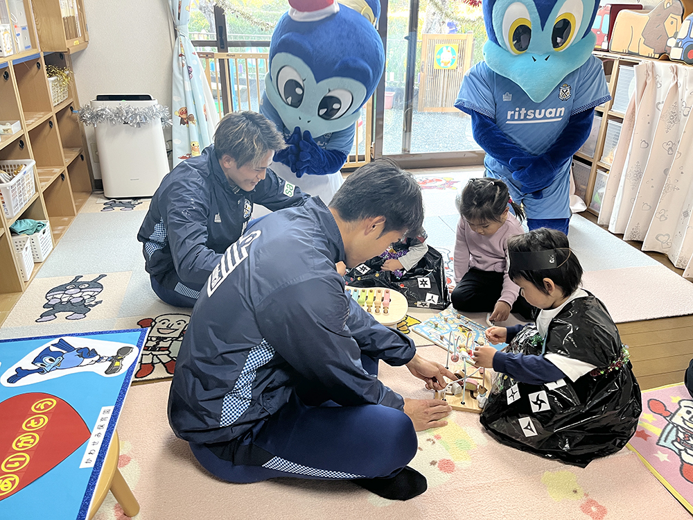 ジュビロ磐田 杉本光希選手・植村洋斗選手とかわせみ保育園のお子さまたち